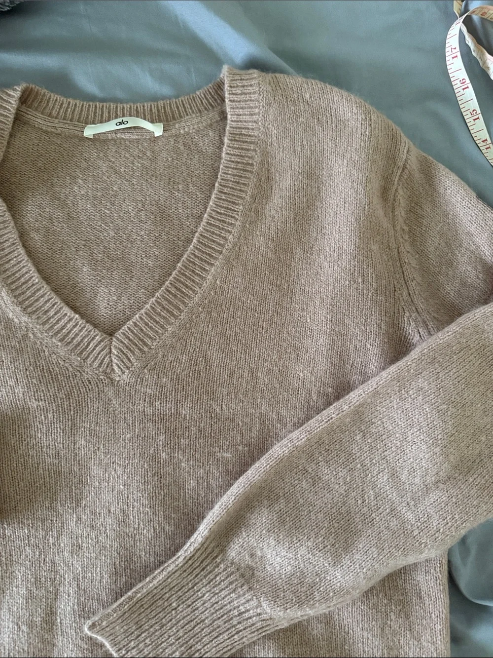 ALO Wool Cashmere New Class Oversized V-Neck Sweater, Chai Latte, size XS